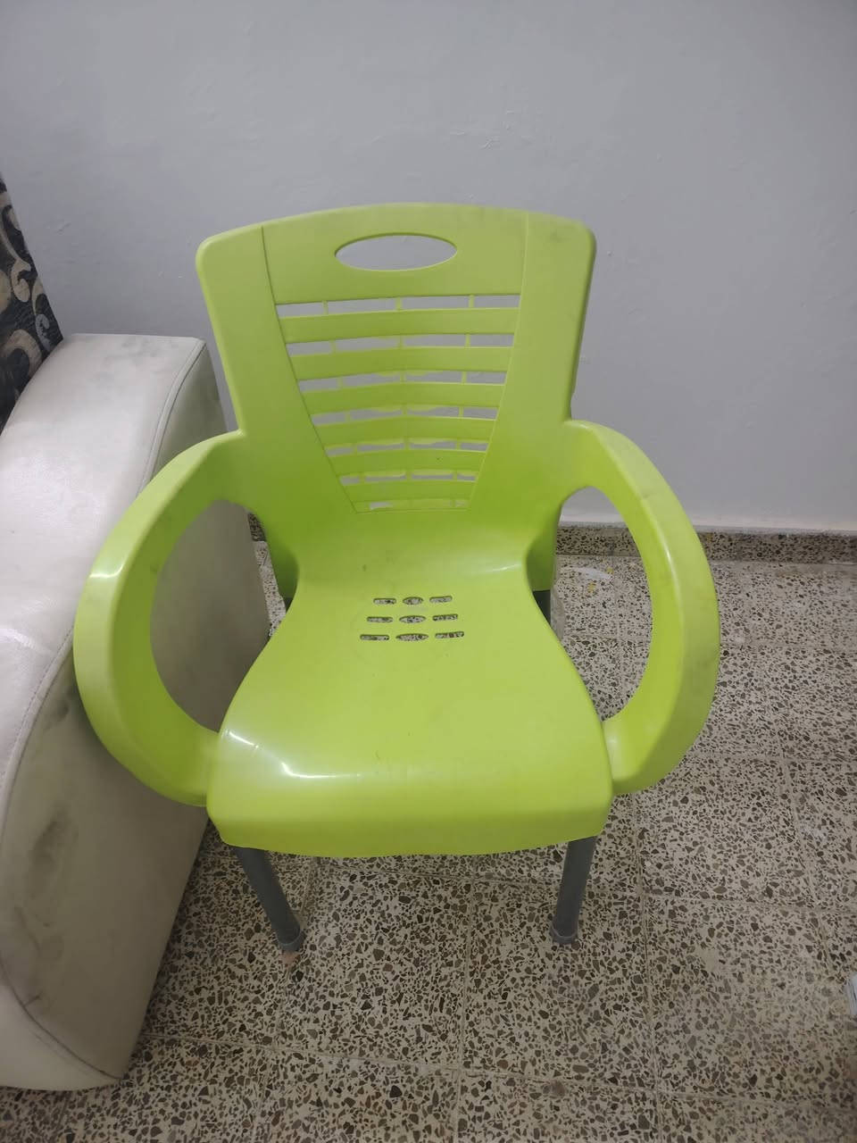 كلمن وسعره مكان سماوه ام العصافير غراض نضاف وجدد ***********
