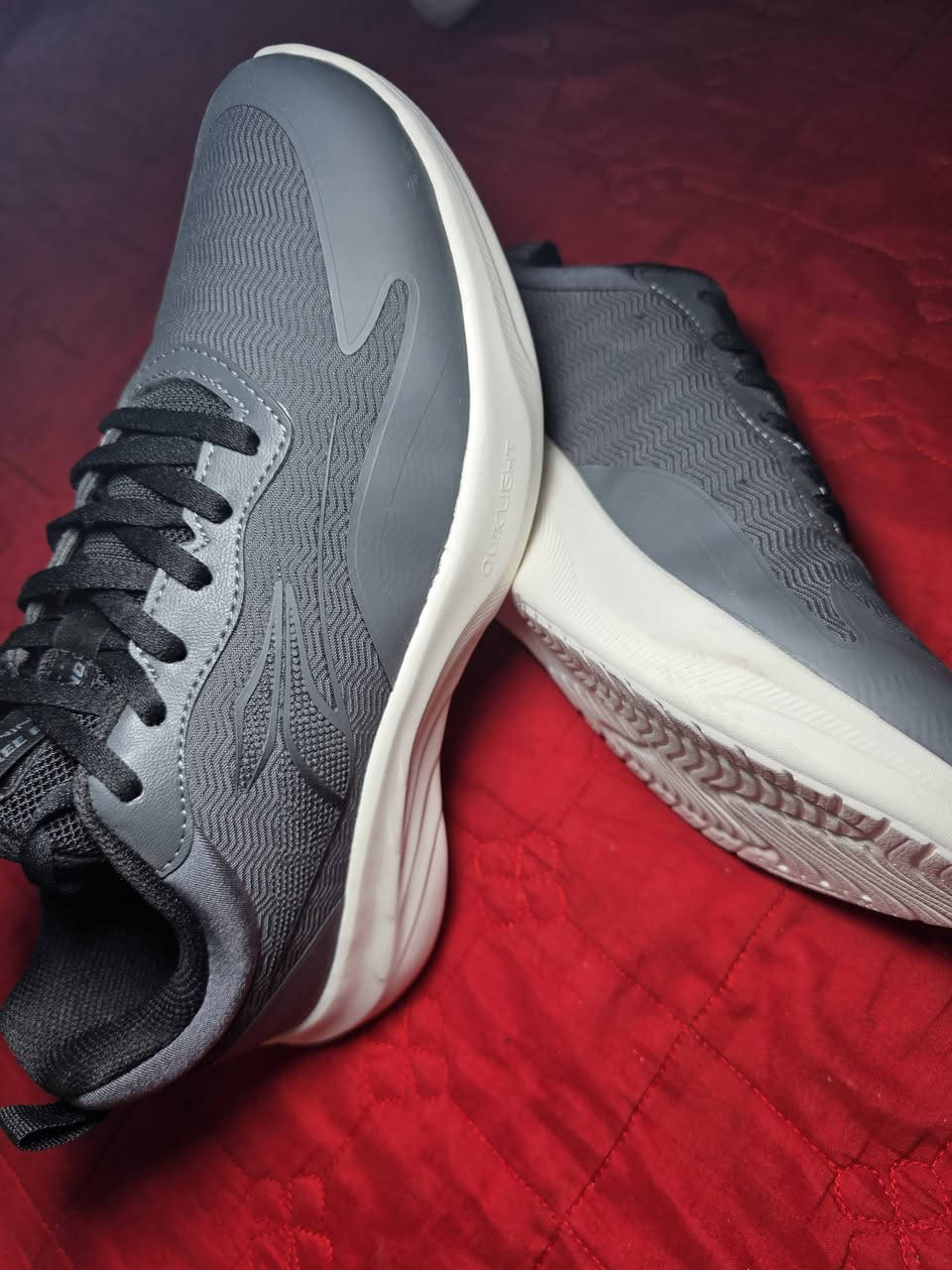 حذاء رياضي شبابي رجالي متوفر باكثر من لون وجميع القياسات 
للتواصل ***********
