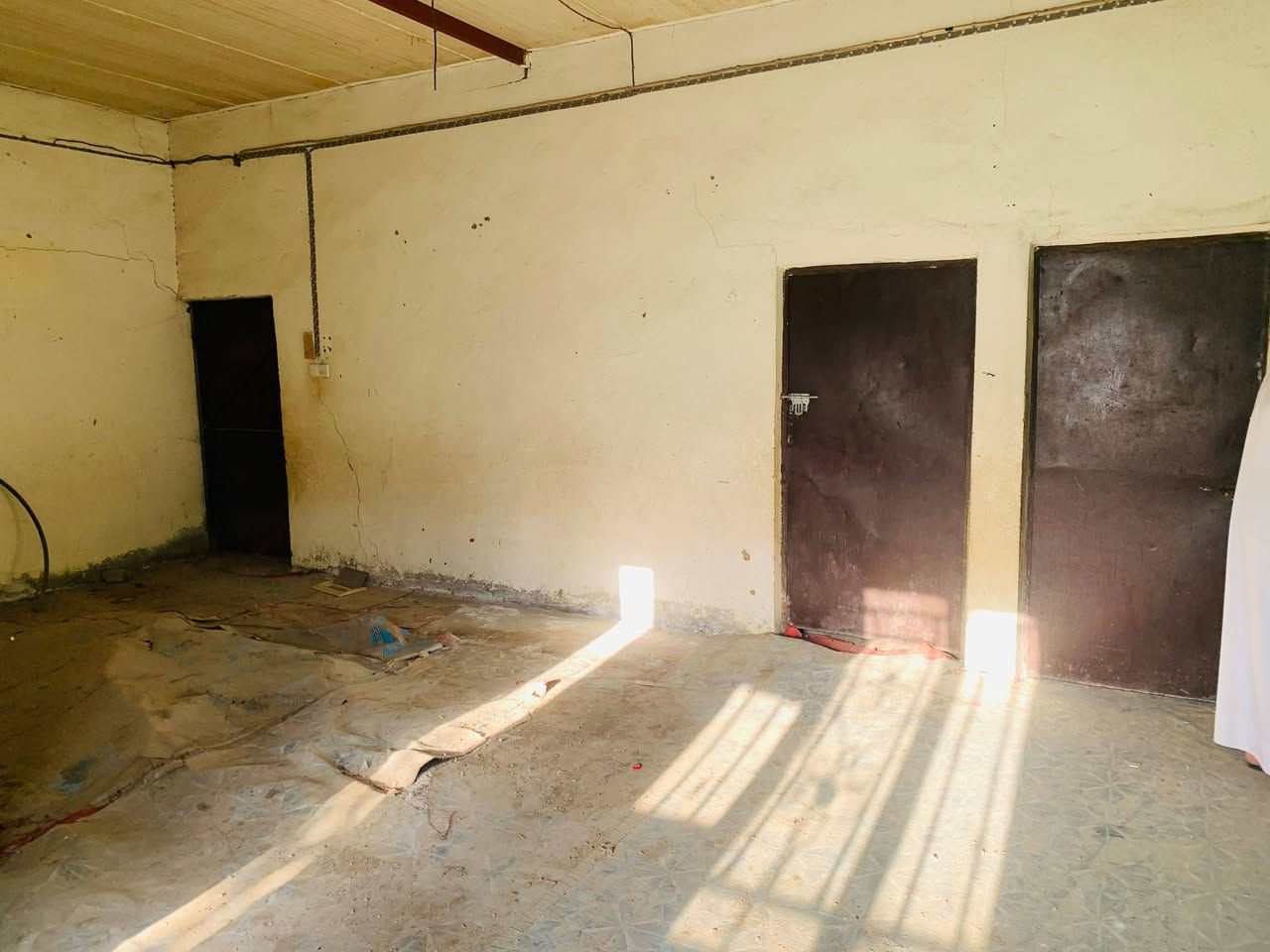 دار للبيع مساحه ٢٠٠ في حي المغرب شارع المطار مقابل عمارة فالح السعر ١٧ مليون وبي مجال ***********
