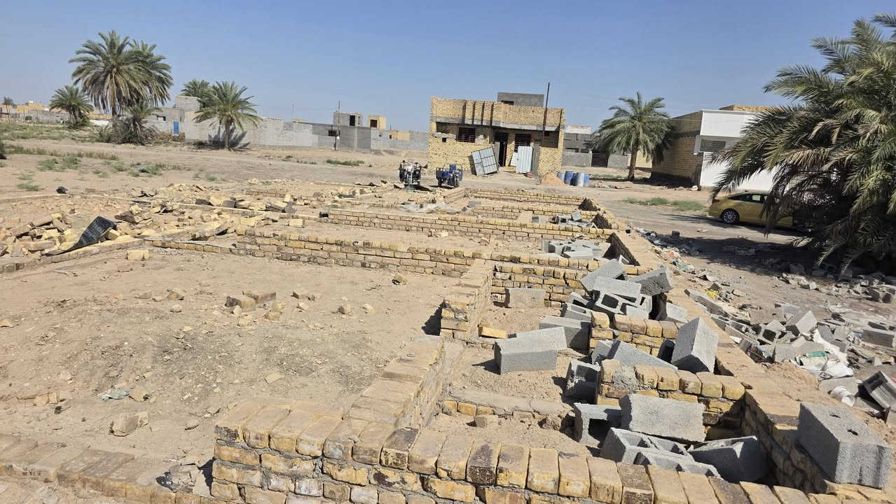 السلام عليكم
ع بركه الله بتلو زراعي تحويل باسم المشتري بالتسجيل العقاري مساحه ٢٤٠م موقع بحي علي فاضل قرب حي علي غازي متوفر كافه الخدمات كهرباء وماء اساله ومولد اهلي 
قرب شارع العام 
الاتصال 
***********
***********
