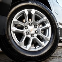 للبيع تخم ويل قياس 18 مع إطارات الشركة زيرو المسافة المقطوعة ٣٠٠ كيلو ...