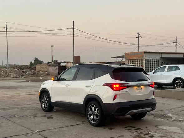 سلام عليكم للبيع كيه سلتوز موديل 2023 موصفات تحكم جهتين حاكيه مانع نزلاق شاشه كبيره ولمس كامره دواره رادار مامي وخلفي اشاير بل مري ملي شفط لد مامي شغال لد خلفي ولكب كروم حجمه 17 كشاف مامي شغال حجم المحرك 2000 دوش ماشيه 25 كشنات تدفه السياره بدون صبغ بدون تبديل بدون بارد بيها كارت بخشم البنيد وتصليح الدعاميه فقط السياره حره جايه بسمي بدون رقم تترقم جميع المحافظات بيها فحص موقت ***********
