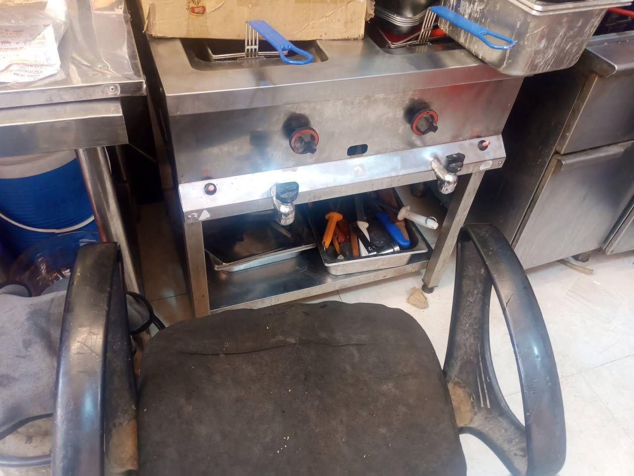 غراض مطعم لبيع كلش نظيفات عنوان بغداد 
***********
