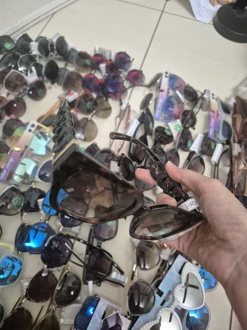 تم توفير نضارات باله اوربي جديد ممستعمل تجنن سعر القطعه ب٣ واذا قطعتين ب٥ قطعتين جديده بليبل وياها 
والبنات اخذو مني ويعرفون شلون توب النضارات 
اكثر وحده تتفاعل تفوز كل خميس وحده تفوز


**إذا كنت صاحب هذا الإعلان وتريد حذفه لأي سبب، رجاءا أرسل رسالة إلى الدعم الفني**