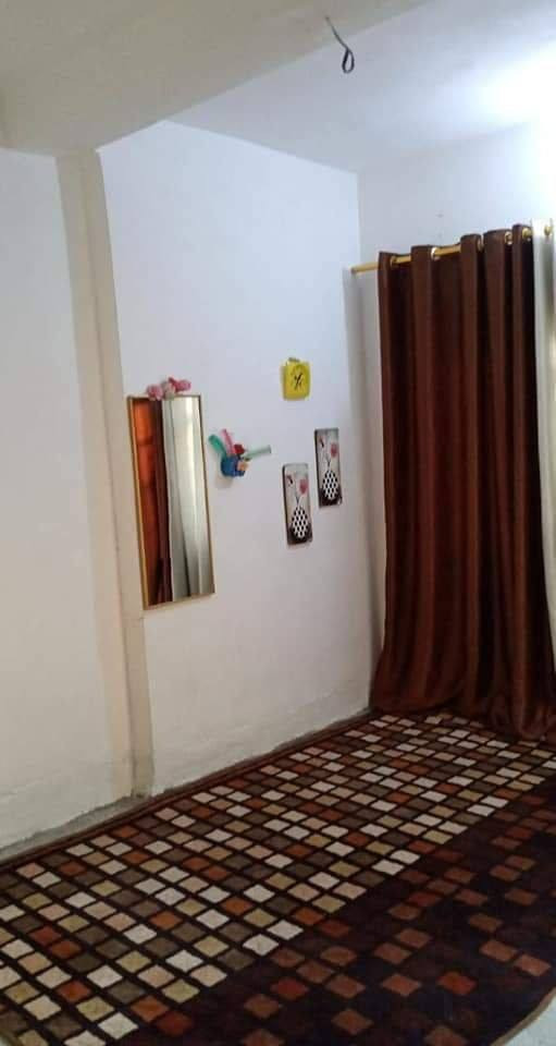 دار للايجار معزول
غرفة وصالة ومطبخ وحمام وتواليت خارجي وداخلي وبيتونة وسطح على عموم الدار مساحة ١١٠ متر
الدورة الميكانيك منطقة التجارة المربع المقابل الى لحوم اسيا على شارعين ١٥ متر ومنطقة هادئة 
السعر قفل 400 الف
للاتصال ***********
