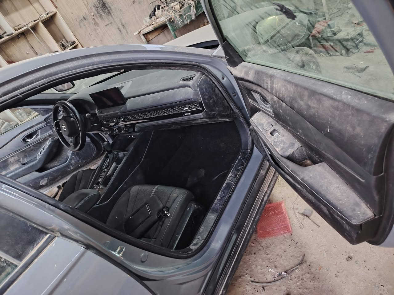 السلام عليكم اكورد للبيع سمنتية موديل 2024بيها 3قطع وشاصي مبدل نفس الون من البنط عايزها ترتيبات خفيفه وتخلص  للاستفسار اكثر ***********
