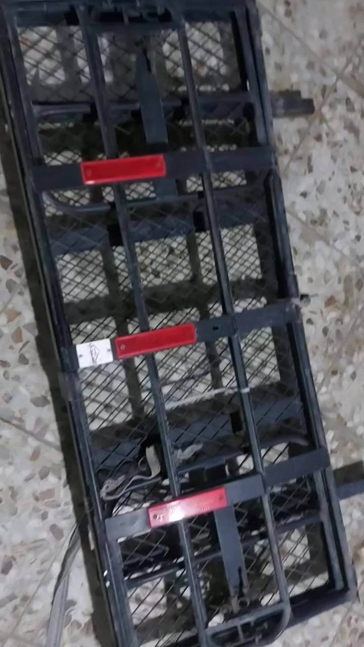 سلام عليكم سله مال يوكن سعره ٢٥٠ الف عنوان الحله شارع ٦٠ للستفسار تصل او مراسله عله واتساب عله هذه رقم ***********
