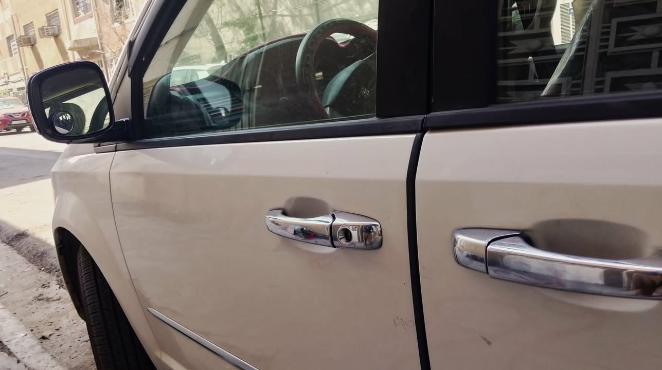 سلام عليكم  دوج كرفان  2008 رقم بغداد.انكليزي بأسمي  جديد  كشنات منفصل بلع سياحي تبريد 3قطع ثلج صدر الامام والخلفي جديد  محرك 3300 مكينة وكير  مكفولات شاشة اندرويد تخم تايرات _ درع جانبي ماشاء الله السيارة عروسه أحلى من الصورة  ***********
