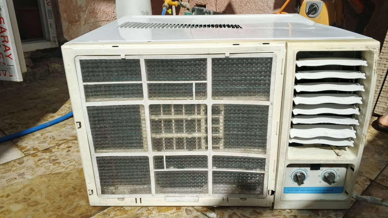 مكيف شباك نوع ميديا حجم 1 طن غاز R22 نظافه 95 بالميه اخو الجديد ظمآن 10 ايام لا داخل تصليح ولا بيه عطل مكفول من كلشي تبريده يخبل مال بيتي الله شاهد مو مشتري من شخص مااريد اذكر سبب البيع 
سعره 150 مكاني بغداد قريب على فلكه 83 مال الطالبيه 
***********
***********
