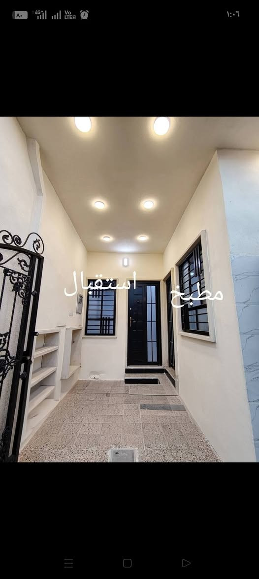 بيت للبيع موصل حي الانتصار خلف صيدليه الميار مساحه 100 متر طابق ونص فول مواصفات بناء حديث ملك صرف سند طابو الزهور سند حديث البيت فارق زيرو وما مسكون استلام فوري السعر 88وبي مجال الاتصال والاستفسار على هذا الرقم مكتب ابو خالد للعقار شارع 60 مقابل سنتر الانتصار ***********رقم***********

