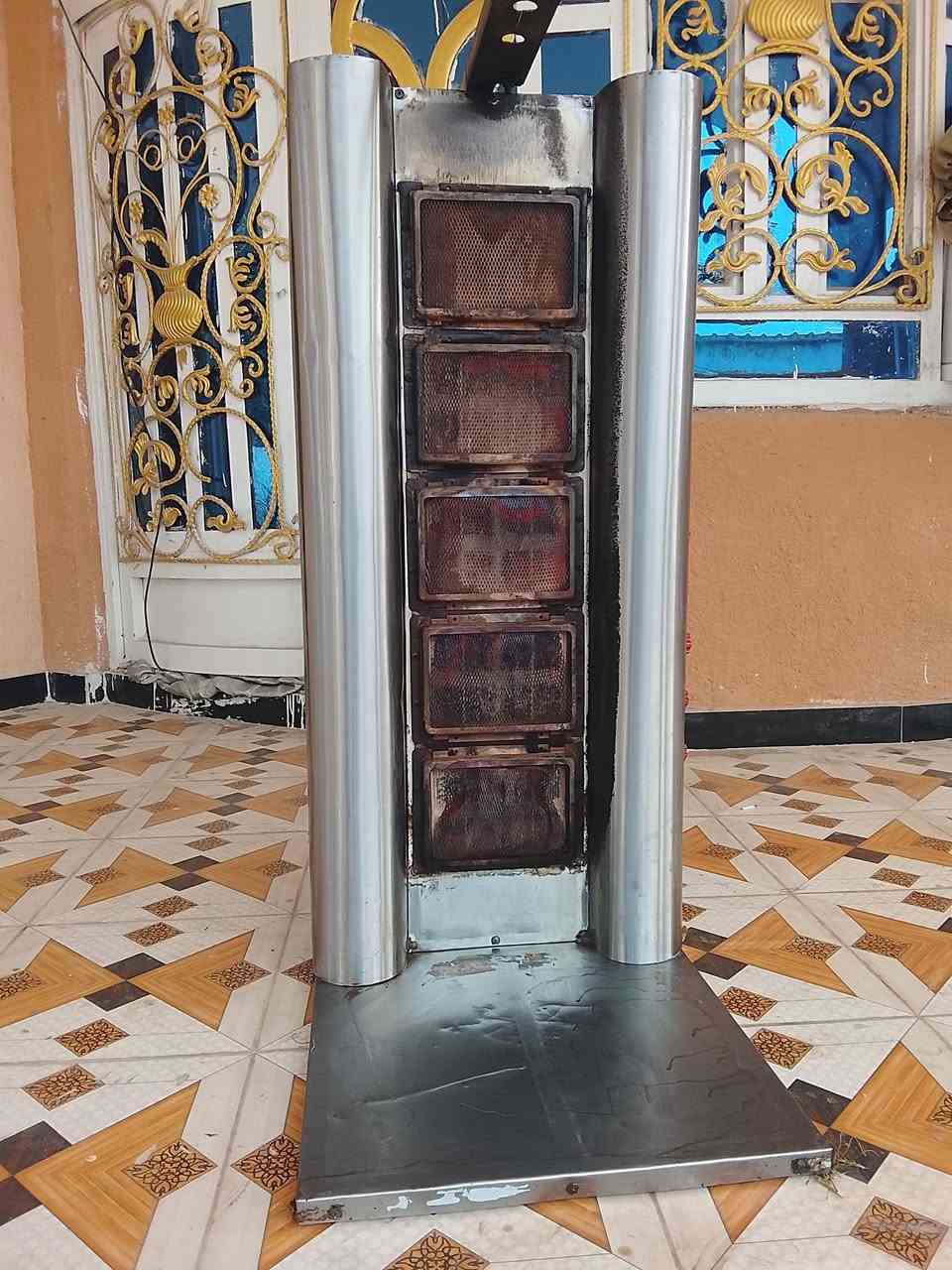 شوايه كص للبيع خمس عيون نظيفه جدا وياها صونده ومنظم وصينيتين وشيش الكص عنواني بابل رقم التلفون بي واتساب ***********
