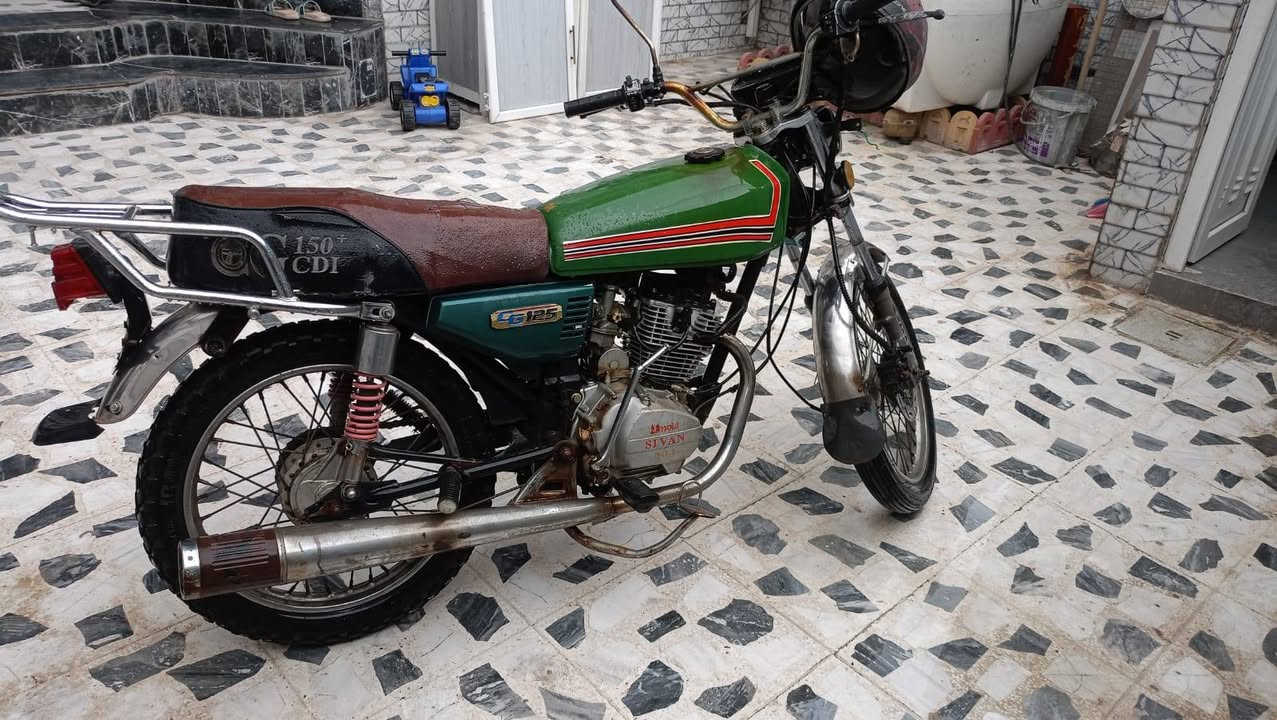 للبيع ماطور يراني نضيف وكدام العين السعر 400 وبي مجال الرقم ***********
