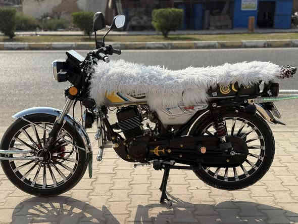 سولنك زنجيل موديل 25 محرك 200
دراجه كامله كماليات وبصمات وسويجات ماشيه4
استفسار خاص او اتصال***********
