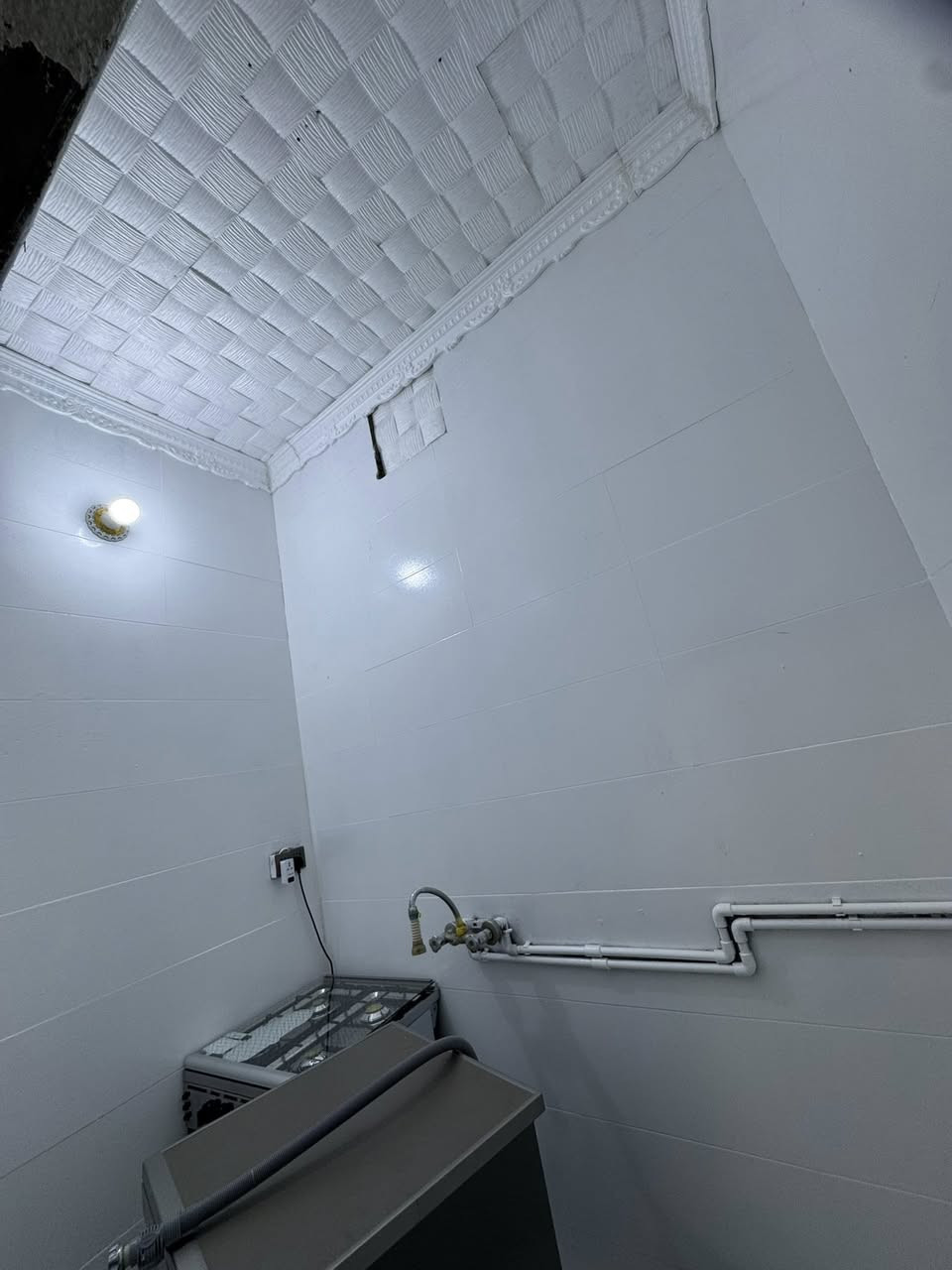 السلام عليكم
دار للبيع مساحه 50 م 
حي الشاوي / قرب غرفه التجاره 
طابو زراعي سند 25 
تبليط ماء كهرباء مجاري 
البيت طابقين يحتوي عل 
صاله 
كليدور
مطبخ
مجمع صحيات غربي
2 غرف 
للاستفسار الاتصال عل رقم
***********
