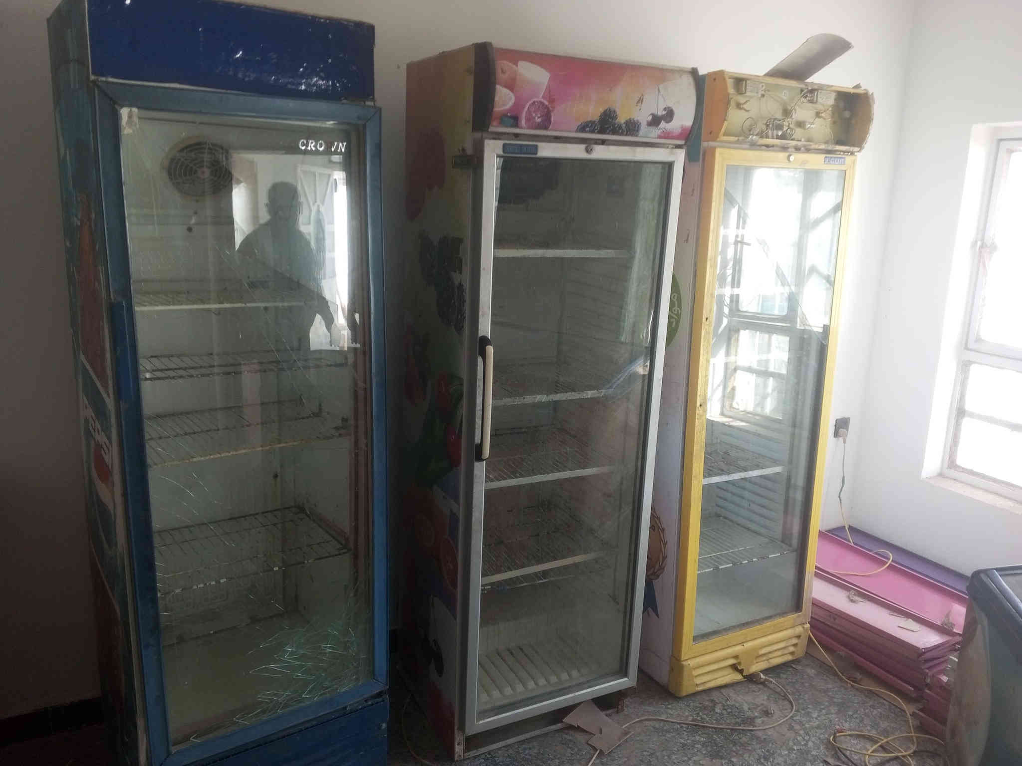 للبيع عارضات ومجمدات نضيفات وشغالات على الفحص السعر 850 وبيهن مجال الاستفسار على  ***********
