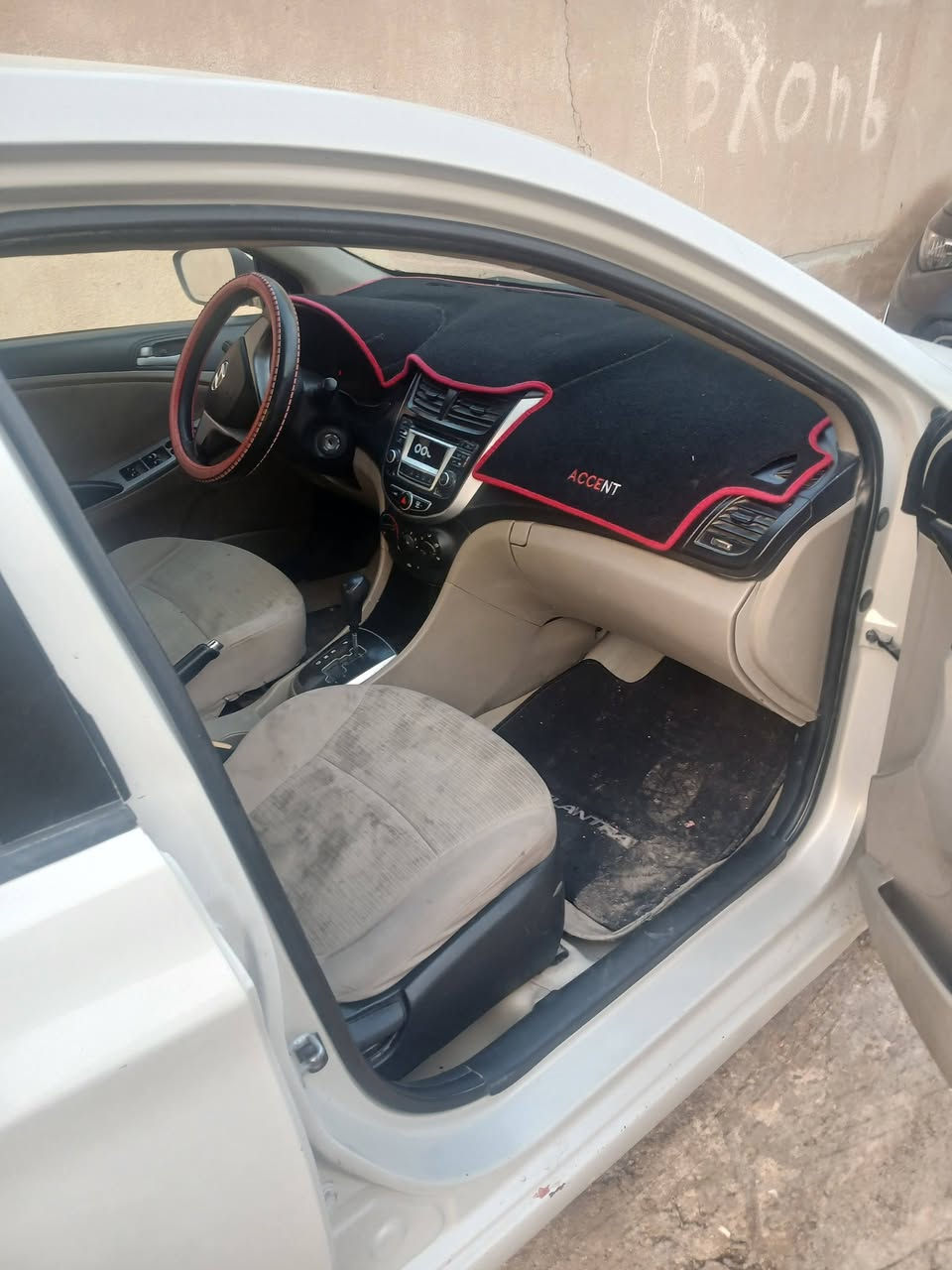 اكسنت رقم بابل موديل ١٦ سيارة عوزه ترتيب بسيط وحداديه فقط كير مكينه طك كاتورن الف وستمايه  مكان السياره بابل حله  ب ٥٥ وبيه مجال حك الجيه رقم موبايل ***********
