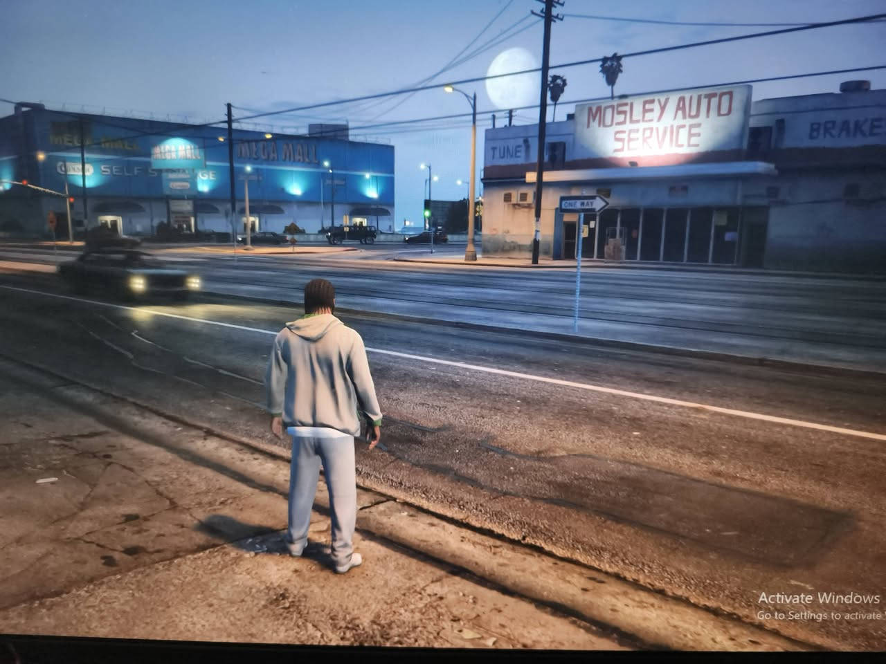 مساء الخير
لابتوب للبيع مواصفات بالصورة ما بيهة اي مشكلة استعمال قليل مخصصة للالعاب 
السعر 950 الف قابل للتفاوض 
*********** يوجد واتساب
