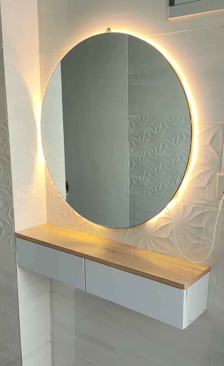 مێزی کونسوڵ بە ئاوێنەو گڵۆپی لیدەوە  
وە بە ئاوێنەی گەورەوە نرخی 65 هەزارە گەیاندن و هەڵواسین تەنها 5 هەزارە بۆ ناو شاری سلێمانی درێژی یەک مەترە 
*********** Singapore
