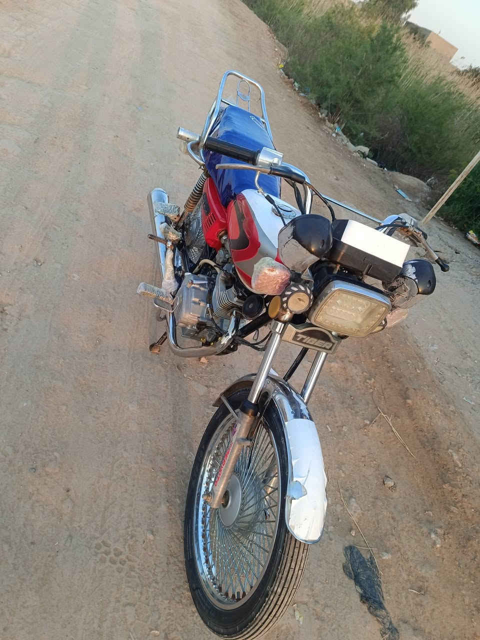 سلام عليكم دراجة تايكر موديل(2020) اوراق اصلي مو سكنر اصلي مكينه خرسه ما مفتوحه كهربائيّة كله شغاله مال جناي كل نقص مابيه شوفت عينك دراجة احله من الصور تجي وشوف السعر (375) وبيه مجال حك الجيه الشراي يتصل رقم (***********) مكاني بابل قضاء المحاويل
