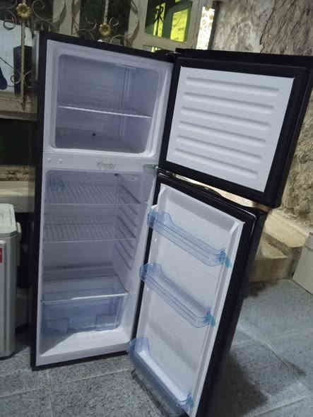 السلام عليكم ثلاجه للبيع بسعر 200 ***********
