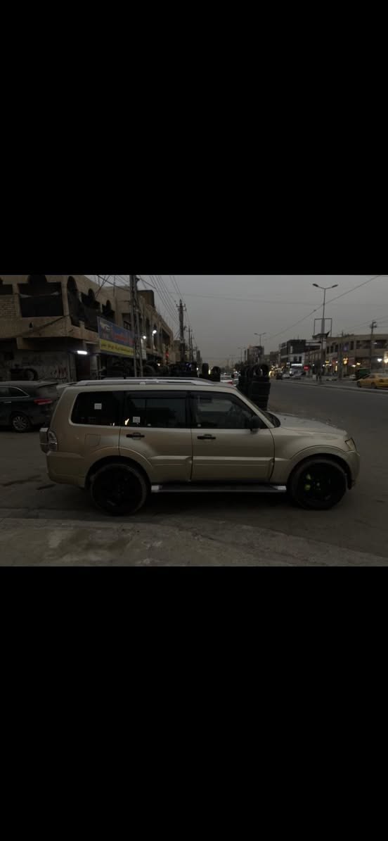 السلام عليكم 
باجيرو موديل ٢٠٠٨ للبيع 
كير محرك تبريد كله كفاله 
عنواني بغداد حي العامل 
***********
