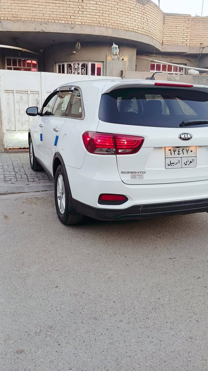بيع مستعجل
السلام عليكم  للبيع فقط  
 سورنتو وارد أمريكي.  ماشيه 46 mi. 
 بدون ايرباك بدون دواخل   ضرر جاملغ امامي أيسر مبدل 
   محرك V6.    كير 8 نمر        7 راكب 
      شاشة كبيرة 
      4 وضعيات قيادة 
      تحكم جهتين 
     جام 4   اوتو 

   امانه السيارة جديدة. واستخدام شخصي 
  
  مكان واسط 
  السعر    215.  السعر بالنسبة للنظافة جدا مناسب 

   للستفسار.    ***********.

