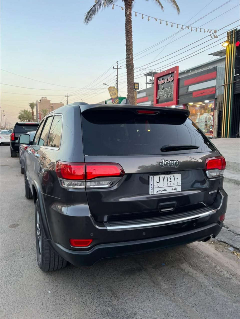 السلام عليكم  جيب امريكا موديل 2020 عل ايدي سيارة ماشي 58 الف  السيارة فول مواصفات شاش كاميرا نفكيشن ستيرن كهرباء كراسي كهرباء جلد تدفئة تبريد صندوق كهرباء فور ويل شفتات مري جانبي رادار جانبي توقف ذاتي باقي المواصفات معروفة والرقم بغداد 
اتصل عل واتساب ***********
