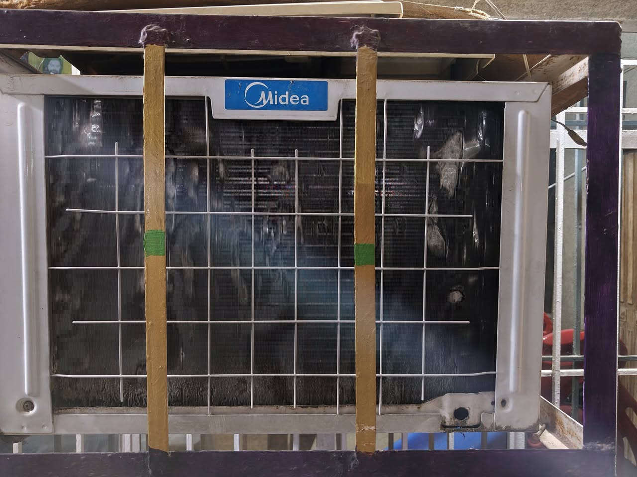 مكيف ميديا للبيع 
تدفئه تبريد 
على الفحص
السعر 250
العنوان بغداد الأمين الثانيه
***********
