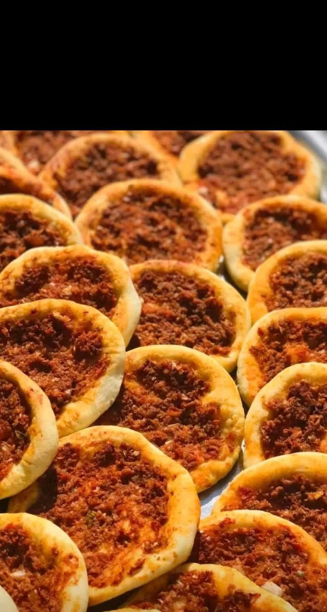 🍕🥟 *شغل بيت.. بنظافة البيت وطعم المطاعم* 🥟🍕

ميني بيتزا بالجبنة الذايبة والخضار الطازة 🫑🫒  
ولحم بعجين عراقي على أصوله، اللحم متبل ومستوي دهب ✨

*الحجز قبل بيوم، والاستلام من البيت*  
المكان: بغداد - الزعفرانية / حي الأمانة  
للطلب راسلوني عالخاص ‏‪***********‬‏ واتس

#شغل_بيتي #ميني_بيتزا #لحم_بعجين #الزعفرانية #استلام_من_البيت
