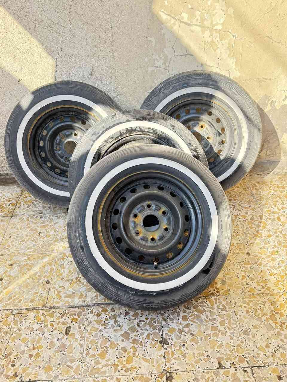 سلام عليكم تخم تاير مال جنبي ناصي للبيع والويل اصلي السعر الويله ١٤٠وتاير ١٠٠رقم *********** خاص موجود
