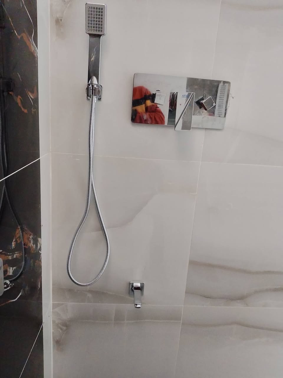 جزء من اعمالنا 
تشطيب 
كرار الزاملي للتأسيسات الصحية 
***********
