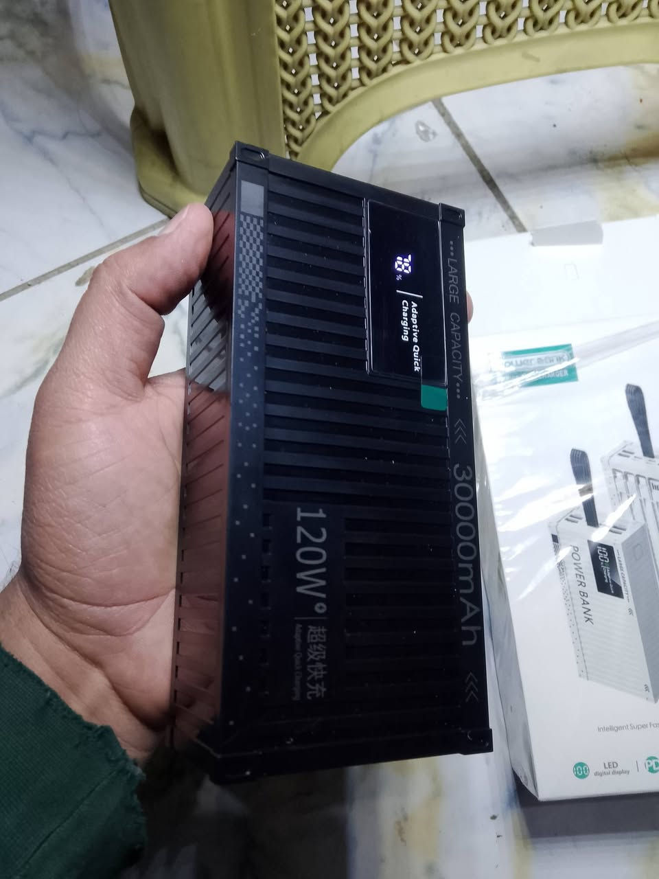 السلام عليكم باور سعد 30000 من الامبير 120 واط شحن سريع حيل يشحن الموبايل ست مرات الى ثمانيه سعر 25 قفل عنوان بغداد ام الكبر***********
