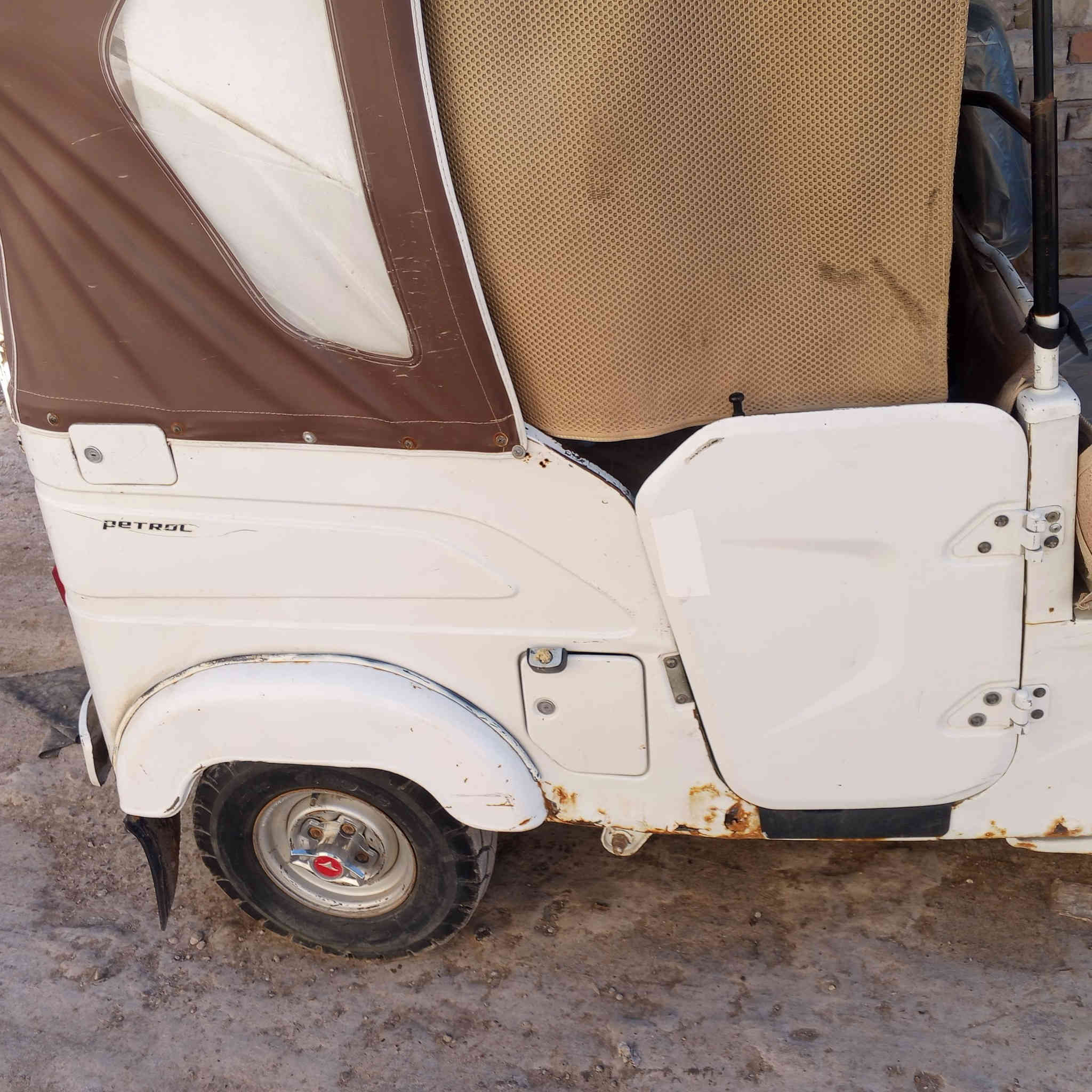 سلام عليكم شباب تكتك موديل 21 شهر 11 رقم وسنويه لوحه بل مرور ما مستلمها تحويل ثاني يوم مكينه خرسه بوشه وبستم فقط وكلشي موضح بل فيديو مابيها لا صبغ ولا معجون ولا حار فقط بارد بل لغد سعرها 6850 وبيه مجال حق الجيه نواقصها صليب نقصها مكاني بغداد سبع قصور قرب مركز ***********
