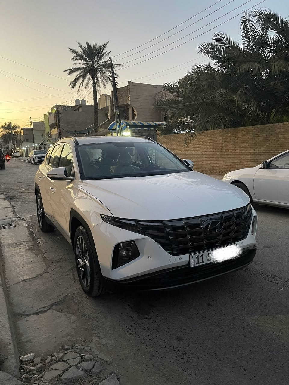 السلام عليكم 
توسان 2023 خليجي سياره جديده جداً ماشيه17الف حقيقي بعده بلايلون الشركه وتايرات الشركه استخدام جداً بسيط مكفوله من الصبغ والضربه والتبديل عده طخه بسيطه بقبق الجنطه ع وضعه ما ملعوب بيها واضحه بالصور 
سياره نص فول بصمه تشغيل ترحيب عند الاقتراب انضمه قياده سايد بريك دكمه حساسات امامي خلفي دشبول ايباد شاشه عطلات كشنات كهرباء كشافات متحركه 
 داخل اسود واوف وايت وبعد بيها مواصفات رقم بغداد دولي بسمي السعر205وبيها مجال بسيط 
مكاني البلديات ***********
