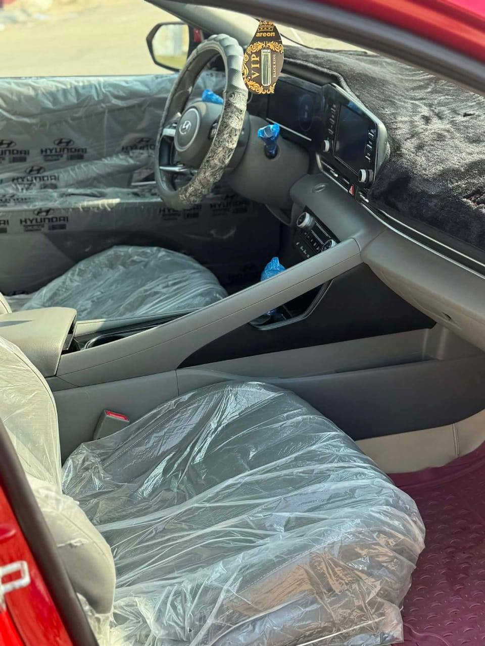 السلام عليكم  الانترا موديل ٢٢ ماشيه ٧٠ رقم سليمانيه بسمي رقم جديد سنويه جديده السياره كلين مثل ما موضح بل صور  مكفوله كير مكينه حداديه بل جيس علا وضع الشركه تخم تاير جديد معايزه برغي  رايدها ١٦٠ وبيها مجال قليل عنوان كربلاء طويريج ***********
