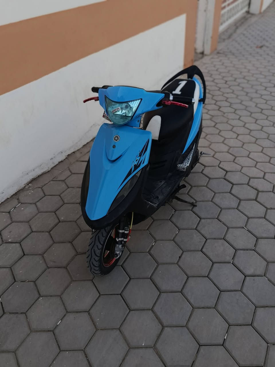 السلام عليكم (ماكس عدلة للبيع او مراوس حسب لقناعة)
بوش وبستم 55 شغالة هندر جاهزة
ويالة صدر امامي يدات بريك قطرة دهن جاملغ خلفي كلة رياضي صالنصة صجمية 
دراجة جاهزة من كلشي 
مكاني ديوانية 
لرقم ***********
لسعر 490 وبيهة مجال
