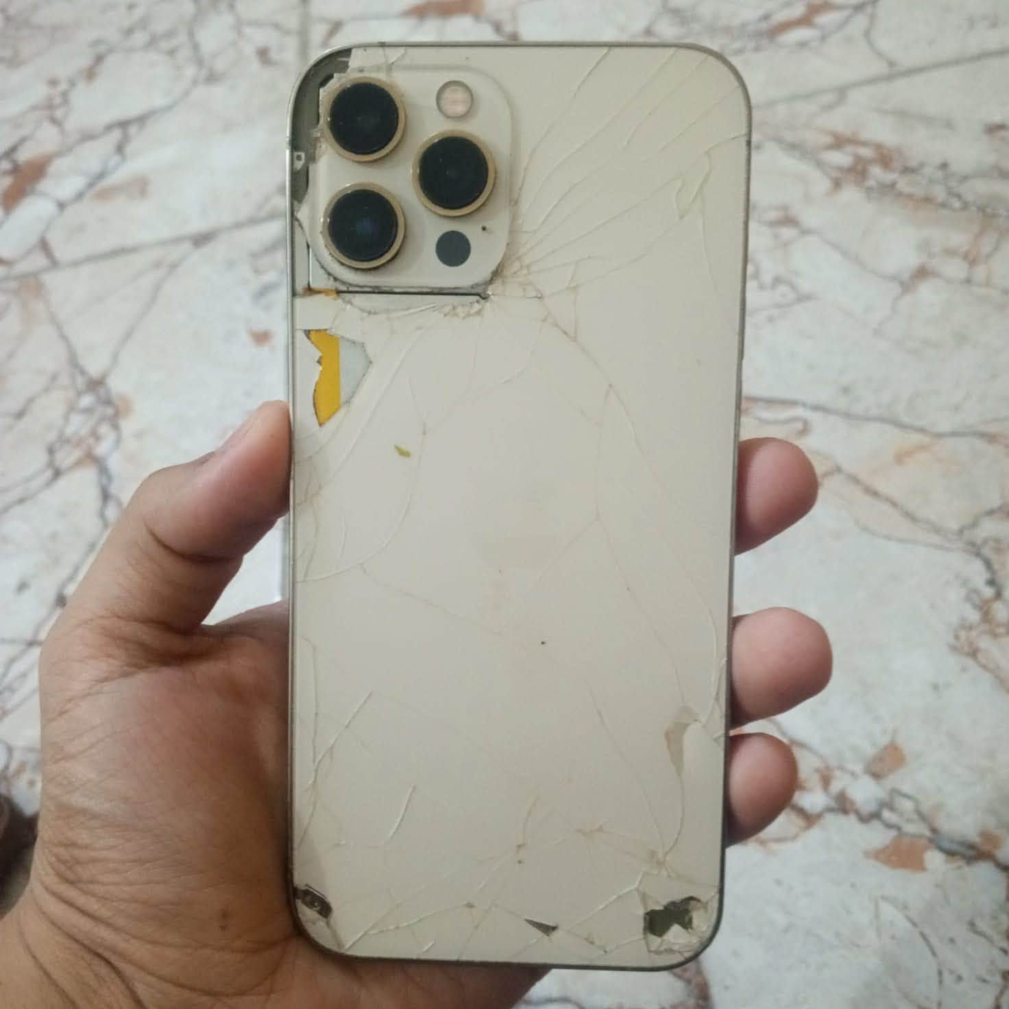 سلام عليكم أيفون 12 برو ماكس 256 للبيع جهاز نضيف مآبي بس كسر بل شاشه والضهر ما مأثر عل لمس ٣خيارات وبطاريه 78 فيس إيدي شغال  سعره 250 
مكاني بغداد الاسكان
***********
