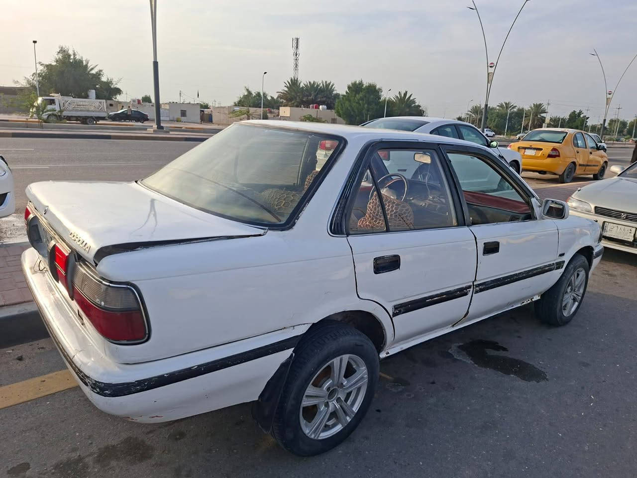 سلام عليكم كورلا للبيع مودل 1991 سياره حلوه كهربيات شغاله سنويه لغايت 29تنفض  تحول ثني يوم شرط بسمته سياره  مكنه بيه خيط بخار  كر يخر شويه صبح بس  بيع كوم حديد بس صوليات سعره 28 ريده  مكاني خور زبير لاستفسار. ***********
