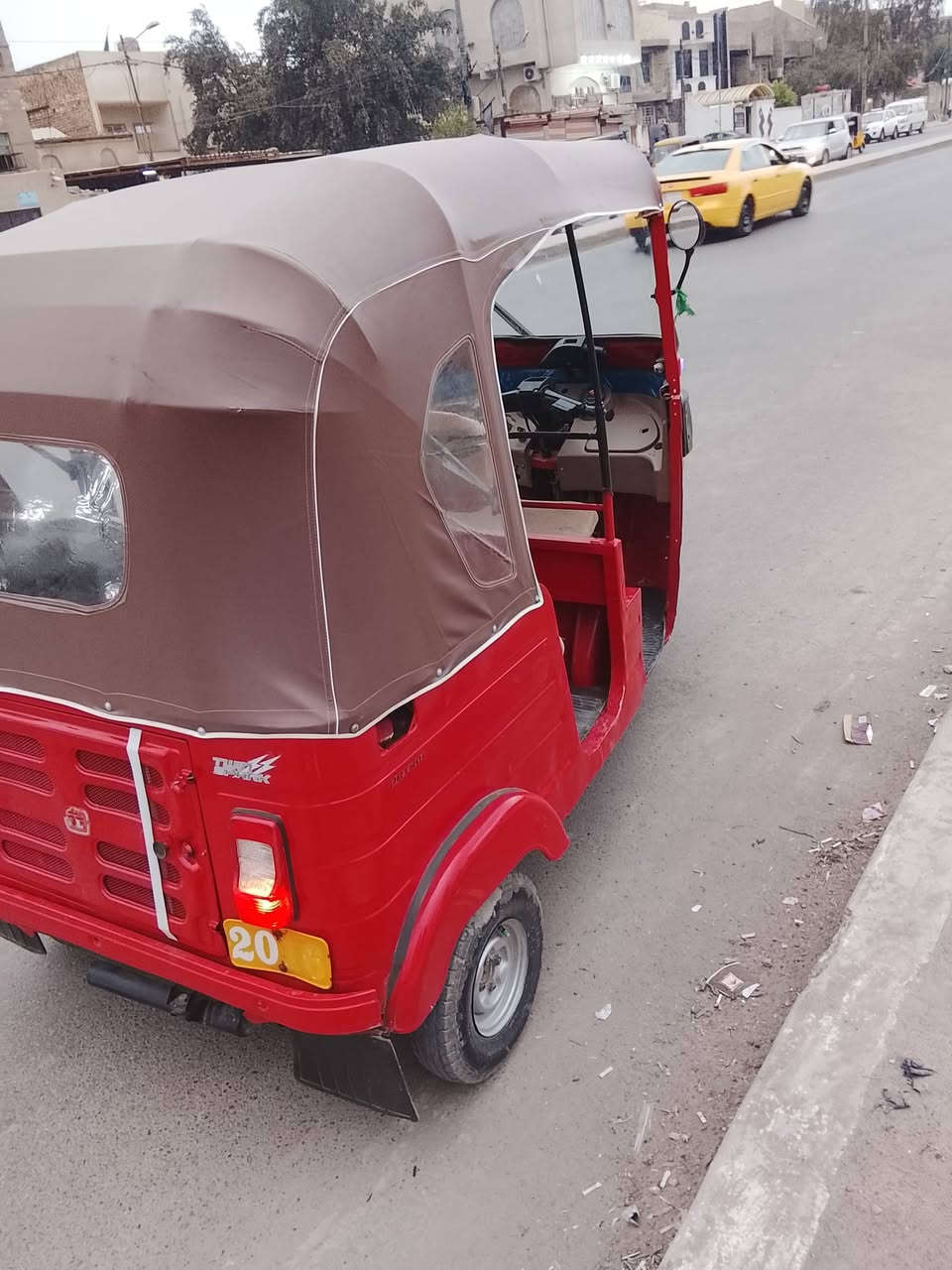 السلام عليكم توكتوك موديل 18 توكتوك خير من الله السعر 3600 وبيه مجال شي بصيط محرك مال 20 الرقم ***********
