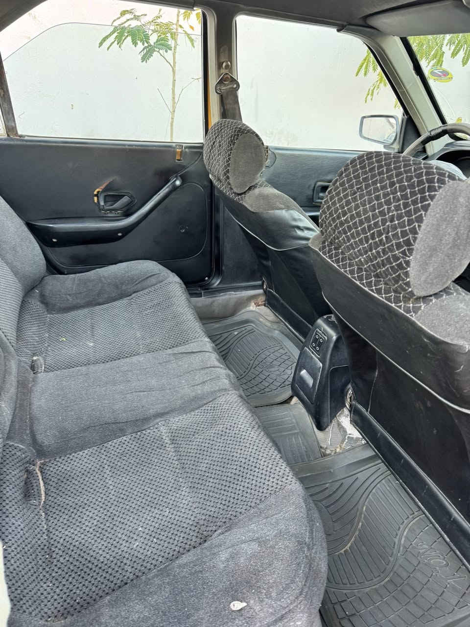 السلام عليكم بيجو بارص 11سياره كفاله بيه بس جاملغ الكدام مبدل بدون ضربه وبيه نص الدوار صبغ واضحه بالصور اثر خياس رقم نجف بأسمي تحويل ثاني يوم كير جديد مكينه بيه رنكات  تخم تاير جديد تبريد شغال حداديه 70 بالميه مصفره هيئه وغرامات السعر ٢٧ وبيه مجال العنوان نجف للتواصل ***********
