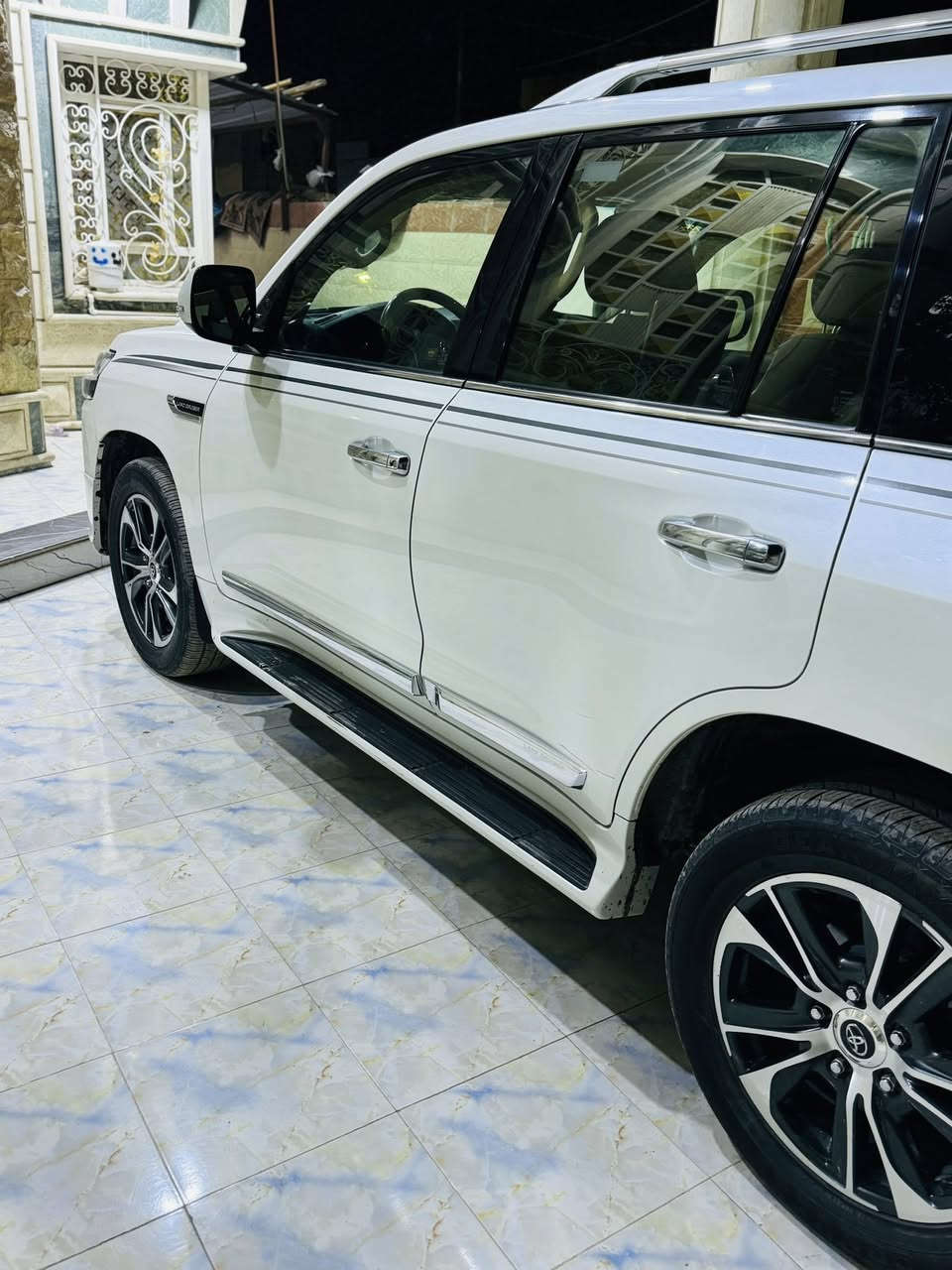 السلام عليكم 
لاندكروز 2020 ساز باب اول اصل 
بغداد بأسمي 
بيها نص جاملغ خلفي كلير 
ماشيه 135 
مكاني حله 
سعر 518 مجال بسيط 
استفسار ***********  اتصال او واتساب
