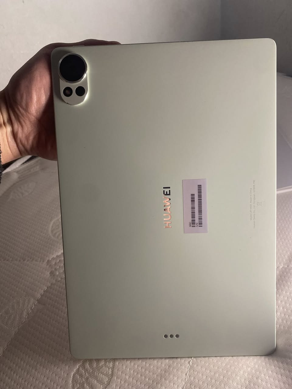 HUAWEI :mat pad 12 x
هواوي ميت باد 12 x 
ذاكره : 256 / عشوائيه 12 
بطاريه نسبتها : 100‎%‎
نضافه جهاز :10000‎%‎100
جهاز صرله شهر عندي من شتريته 
ببجي اعلا اعدادات يشغل 
جهاز بي شغلات خياليه ما ودي ابيع بس للضروف احكام وبل عافيه عل ياخذه من نفس طيبه 
جديد مالته صاير ب 750 
 فلوسك من صارفهن عل ايباد ولله كل فلس بي يسوه 
يفيد بل دراسه وستنساخ وكلشي بي شاشته ورقيه 
اداء وجوده صنع ممتازه 

سعري عارضه ب :675 💵
ولله يرزق الجميع 
خلي تعليقك ايجابي لا يكون سلبي فدوا 
وشكرا ❤️
{عنواني كربلاء } رقم :***********
