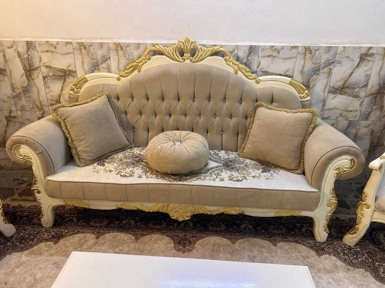 تخم تركي خشب زان اخو الجديد عشر مقاعد مع طبله وسطيه السعر ٨٥٠.  مكانه المنصور ***********
