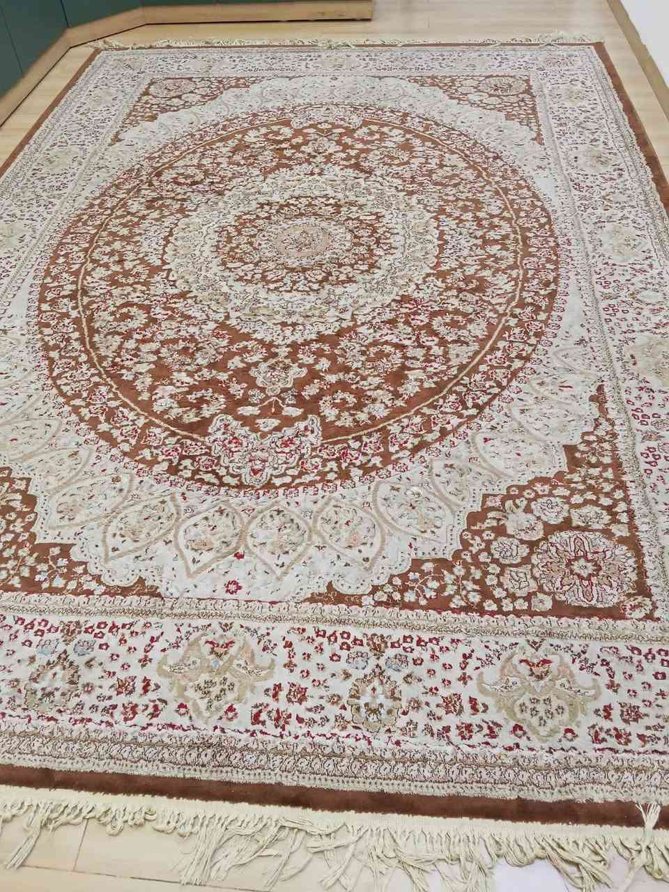 فرشه للبيع نوعيه جيده من شركه HAYIM التركي .
بأبعاد ،2.5في3.5 
سميك .وأطرافها مغلف بجلد ناعم وموضح بالصوره...
نظيفه جدا بالشرط.
السعر 50 
تواصل مع ***********
