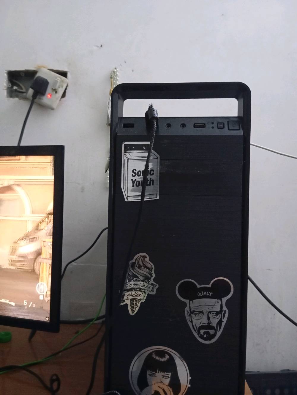 Pc و شاشه
شاشه سامسونك 60 hz 
Pc :
i3-6100 CPU 3.70 GHz
Ram 16g ddr4 
Storage 128 ssd
1T 
كارت شاشه 
GTX 1650 4G
السعر :600 وبيها مجال للشراي 
مكاني : حي العامل / بغداد 
الرقم : ***********