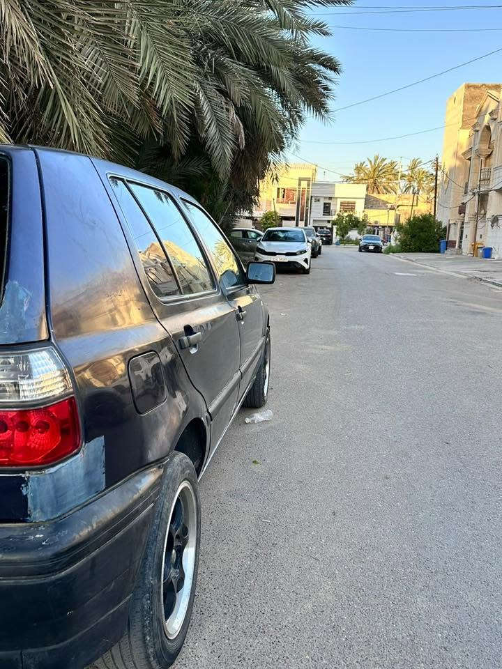 كولف mk3 للبيع او المراوس
مكينه 2000
كير اوتماتيك
تبريد شغال
شاشة و كامره 
عليها ادامه كامله صدر تخم تاير ويل كب 
كهربائيات كلها شغاله 
السياره بدون ضربه بدون صبغ بيها جراد 
السعر 35 
المكان بغداد حي الخضراء 
***********
