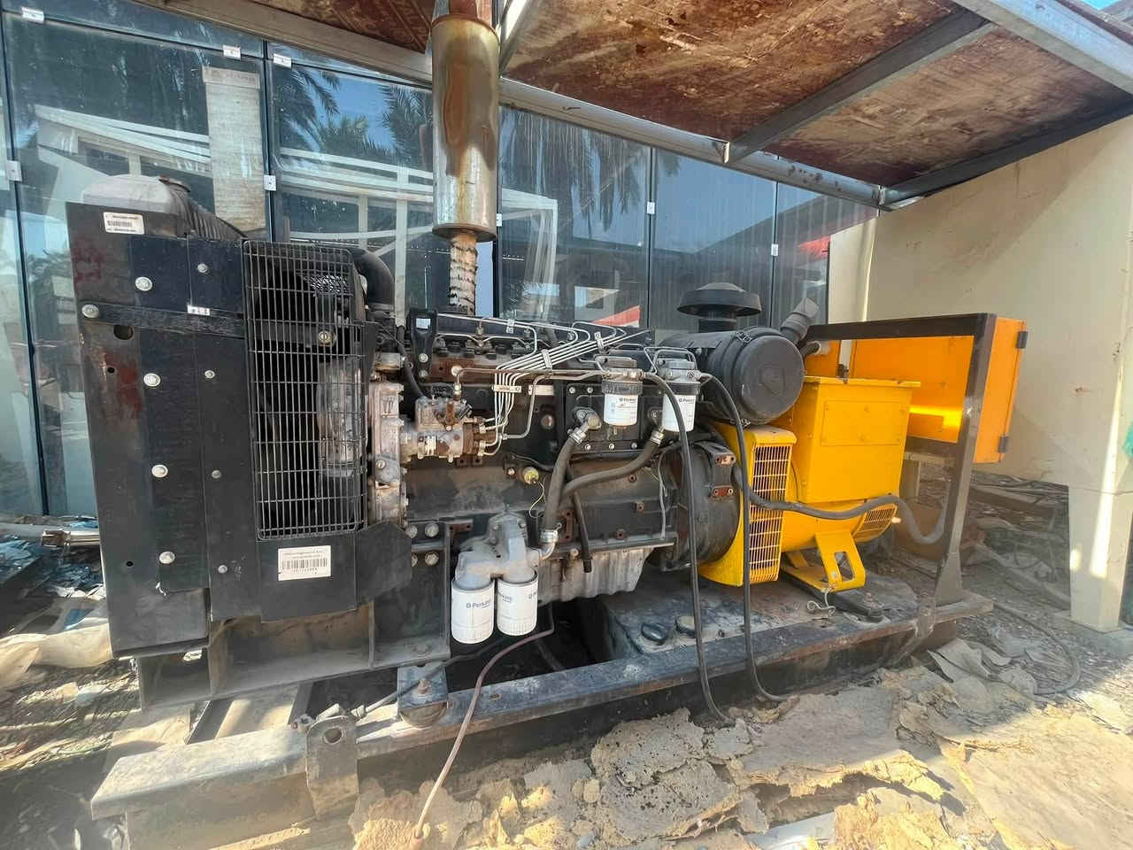 للبيع مولدة بيركنز Perkins أصلية – 110 KVA
✅ محرك Perkins ديزل 6 سلندر.

✅ القدرة: 110 KVA.

✅ رأس التوليد: Leroy Somer الأصلي.

✅ لوحة سيطرة Deep Sea Electronics (DSE).

✅ تشغيل يدوي وأوتوماتيك.

✅ تبريد رديتر.

✅ ثلاثي الطور (3 Phase) – 50Hz.

✅ المكينة شرط، غير مفتوحة نهائياً.

✅ مكفولة من التصليح.

✅ بدون بخار أو نفخ.

✅ جاهزة للفحص والتشغيل، مناسبة للمعامل والشركات والمشاريع.

📍 الموقع: (بغداد الاكريعات)

📞 للاستفسار: (***********
