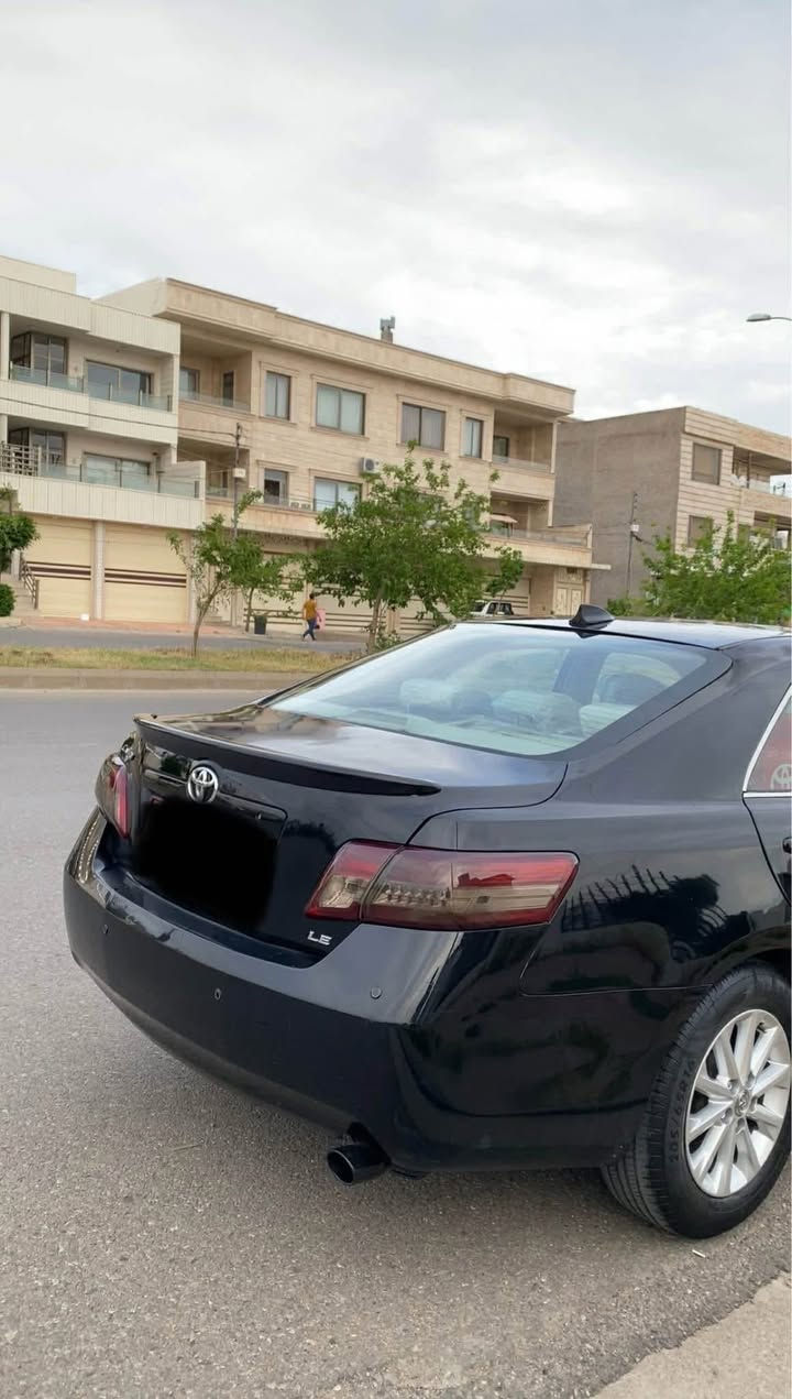 ( تۆیۆتا کامری مۆدێل ٢٠١٠ مواسەفات ئەمریکی،)
ر.م ت(***********).
شوێن (سلێمانی). رەقەم سلێمانی
سئی SE
شاشە ئایپات سوکان ڤۆلیۆم
کوشن کارەبا
سەنەوی و هەزەو رەقەم و هەموو شتێکی تازەیە
سەنەوی تا ٢٠٢٨ تازەیە 
بە ناوی خۆمەوەیە
تاحویل و خەرامەی بە شەرت، 
جەملخی دواوەی سایەق و سەقفی مەعجوونەوبۆیاخە
بە ناوی خۆمەوەیە سعری ٧٩ گەلاو مەعمەلە. السليمانية, العراق
