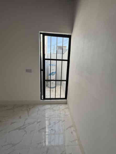 باقي داران علئ  مساحه الدار55 متر موصل حي الانتصار دار يتكون من 
غرفه نوم 💤 واستقبال وهول ومطبخ وصحيات وبيتونه
سند طابوالزهور شرط التحويل👉 سعر الدار الواحد 45 مجال للاستفسار الاتصال الارقام التاليه✅👉👉 
***********
***********
مكتب عمر غالب لتجاره لعقارات
العنوان حي الانتصار شارع 20
خلف جامع خلفاء الرسول
