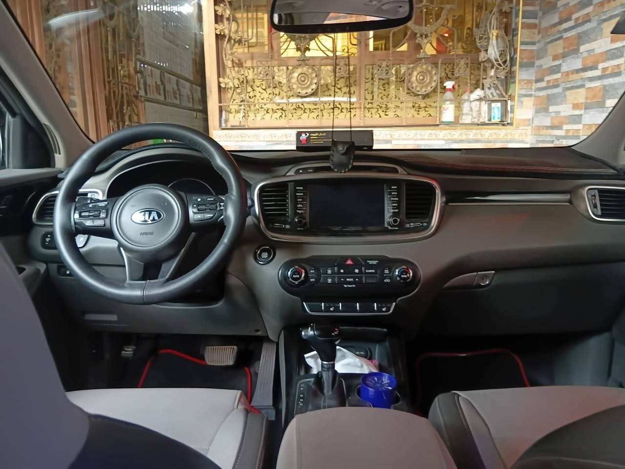 السلام عليكم 
مراوس او بيع 
 كيا سورنتو وارد امريكيSXL
 موديل 2016 
فول مواصفات واحد على واحد
مكينه 6 سلندر 
سياره ليبل واحد 
صدر وتاير جدد
ماشيه 160
كشنات جلد
3قطع تبريد
تحكم ستيرن جهتين
مرئ شفط 
كامرة بلادية 
7 راكب 
اضواء ترحيب عند الاقتراب 
حساسات خلفية
جام اوتو
بردات جام 
ايرباك سليم 
الحادث شخط سطحي باب وجاملغ صفحة السايق 
رقم الهاتف *********** واتساب 
العنوان بغداد الكاظمية جكوك 
السعر ١٧٥ وبيها مجال
